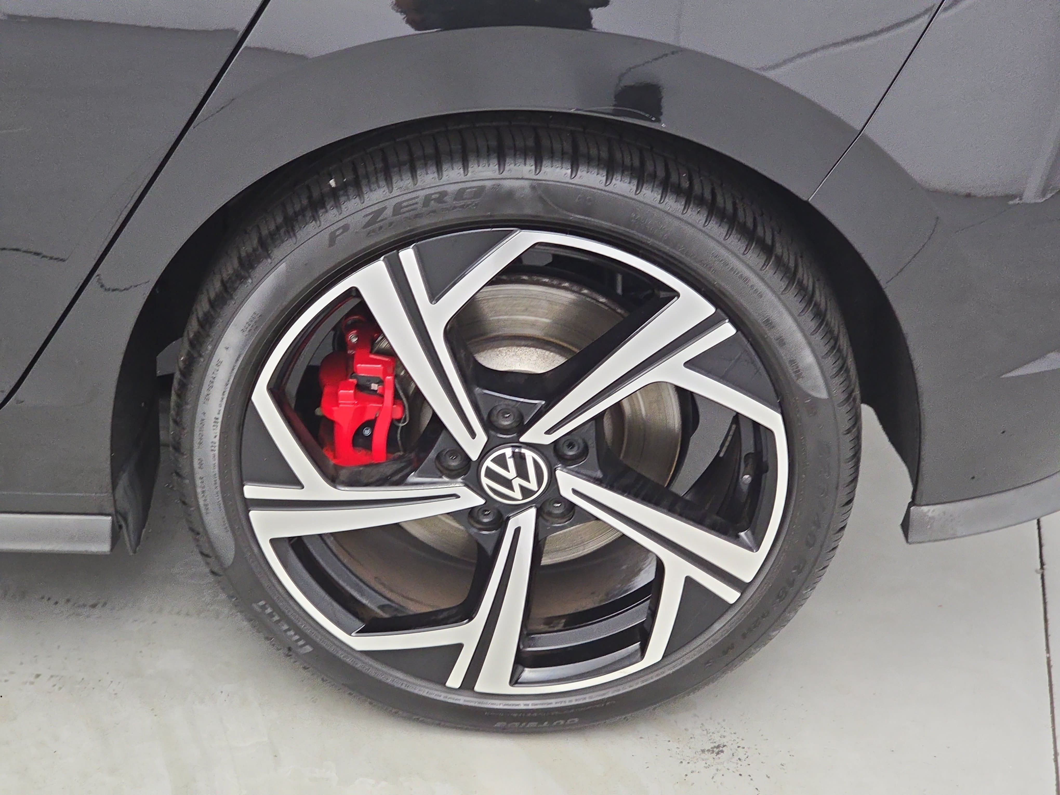 Used 2025 Volkswagen GTI SE FWD image 34