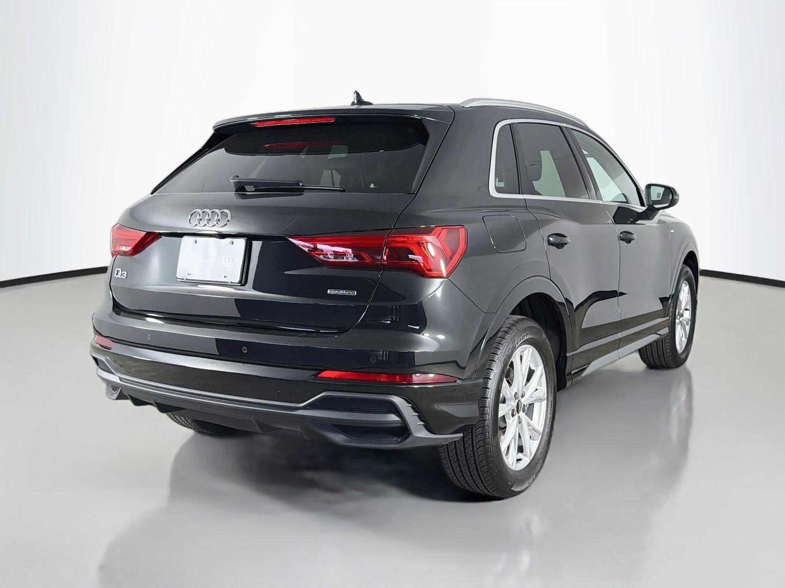 Certified 2025 Audi Q3 2.0T Premium w/ Convenience Package AWD/4WD image 7