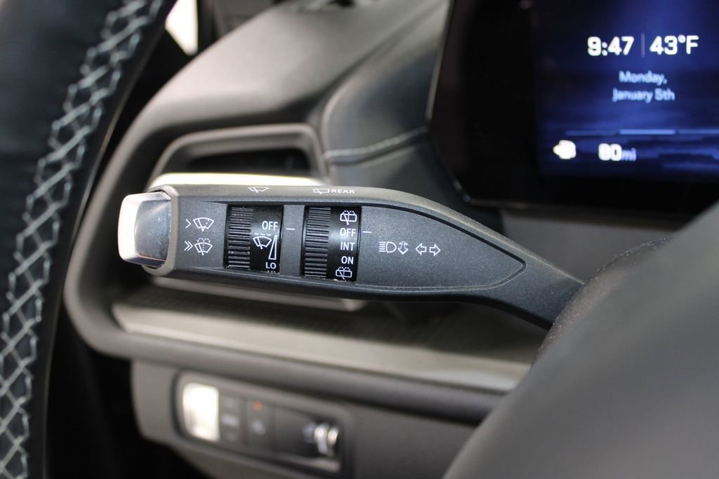 Used 2024 Chevrolet Traverse LT image 24