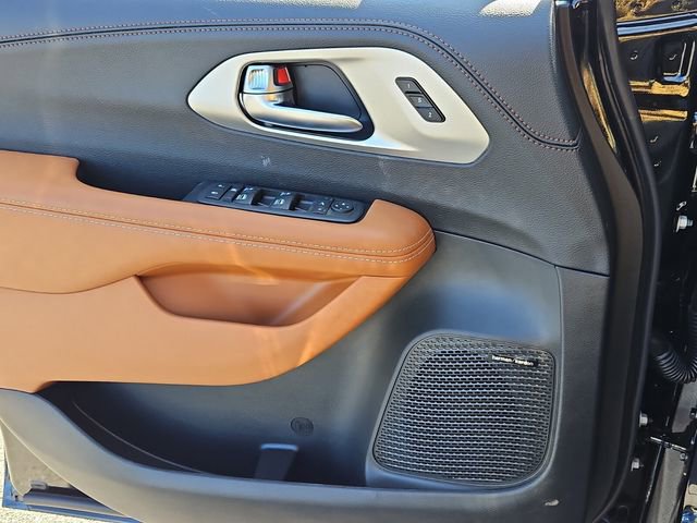 New 2026 Chrysler Pacifica Pinnacle image 24