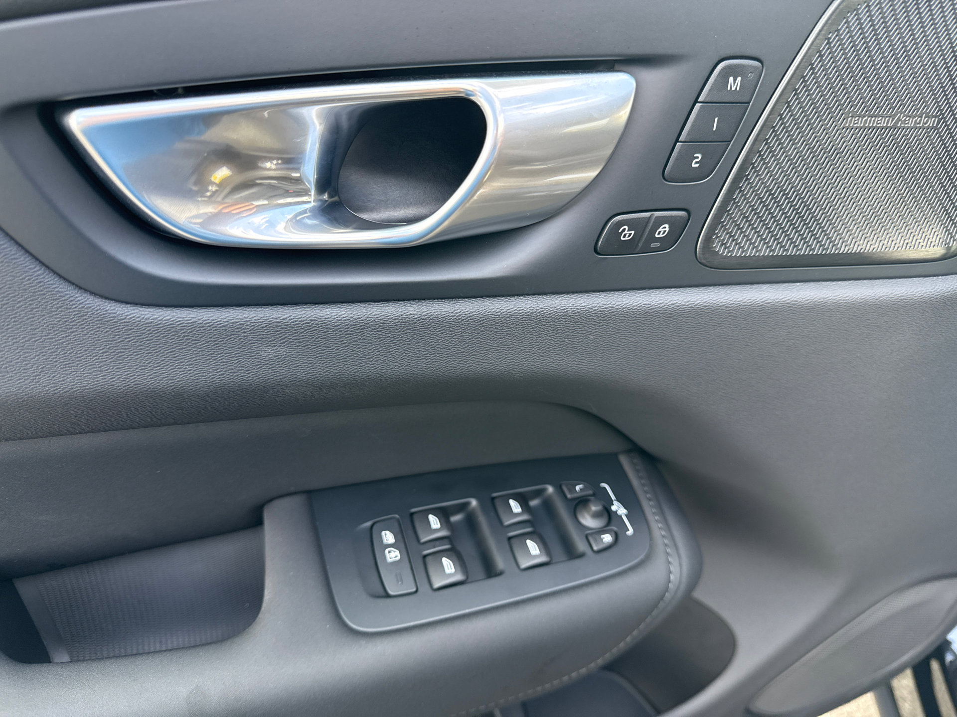 Used 2026 Volvo XC60 B5 Plus w/ Climate Package PRO AWD/4WD image 22