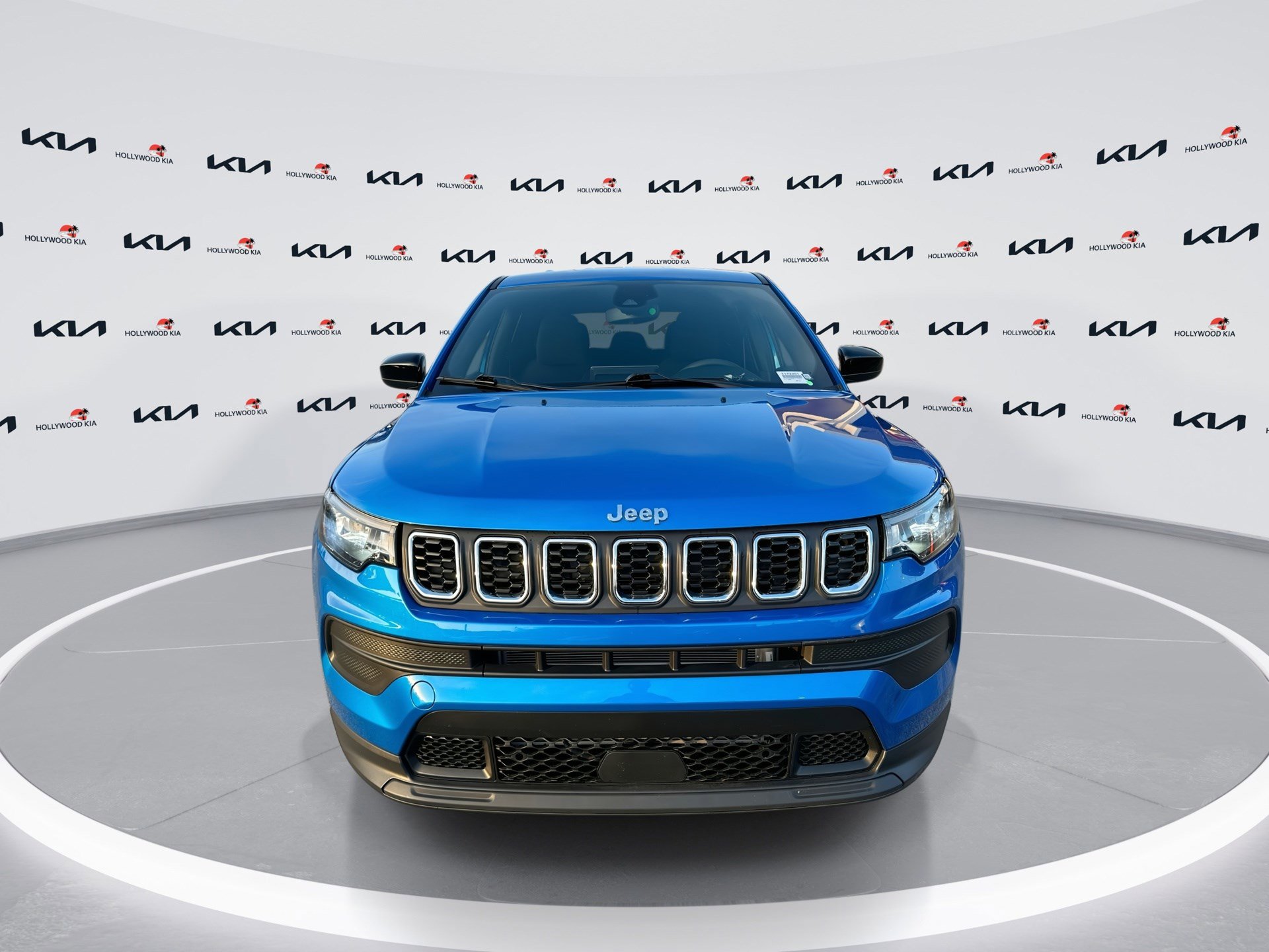Used 2024 Jeep Compass Sport image 3