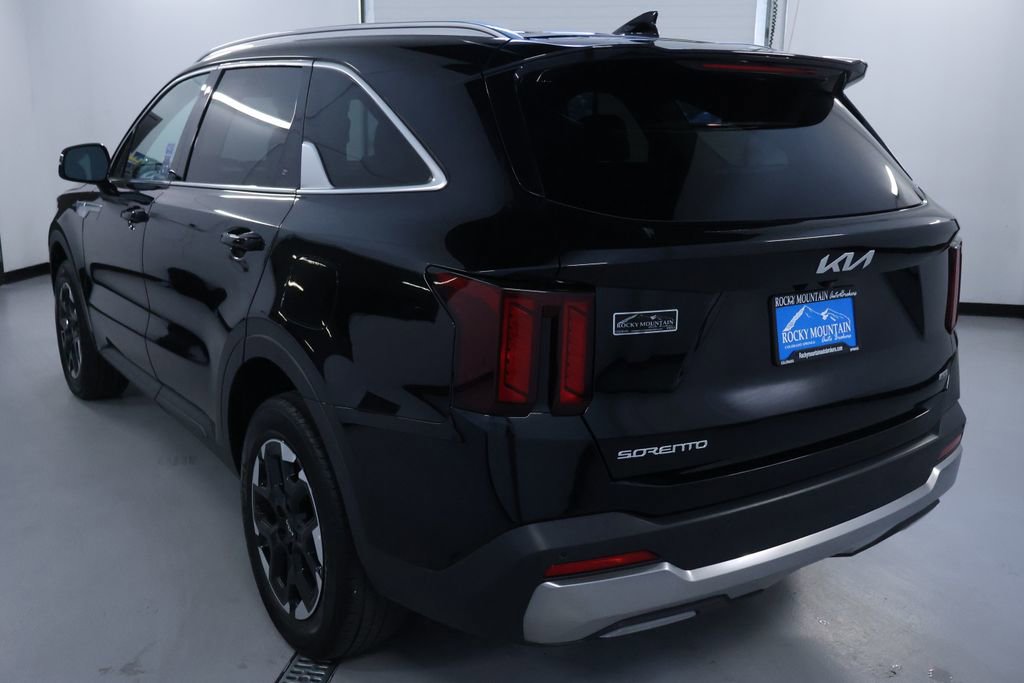 Used 2024 Kia Sorento S image 5