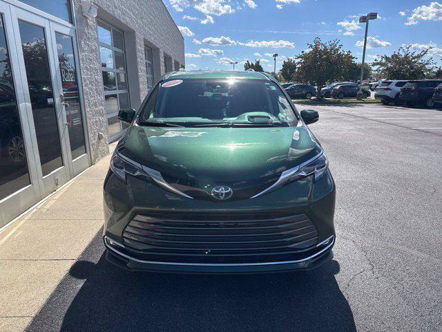 Certified 2022 Toyota Sienna Platinum AWD/4WD image 3