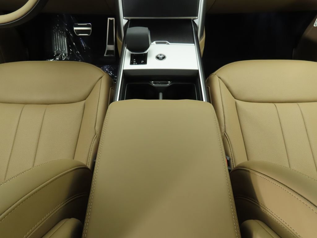 New 2026 Land Rover Range Rover Long Wheelbase SE image 16