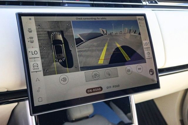New 2025 Land Rover Range Rover SE image 23