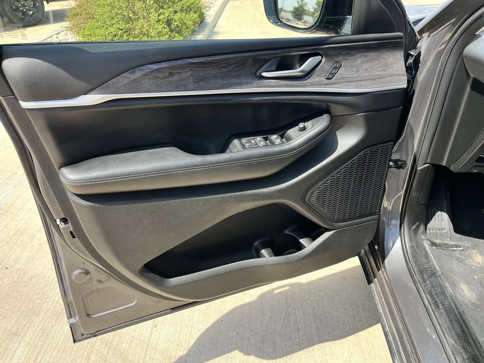 Used 2023 Jeep Grand Cherokee L Limited RWD image 10