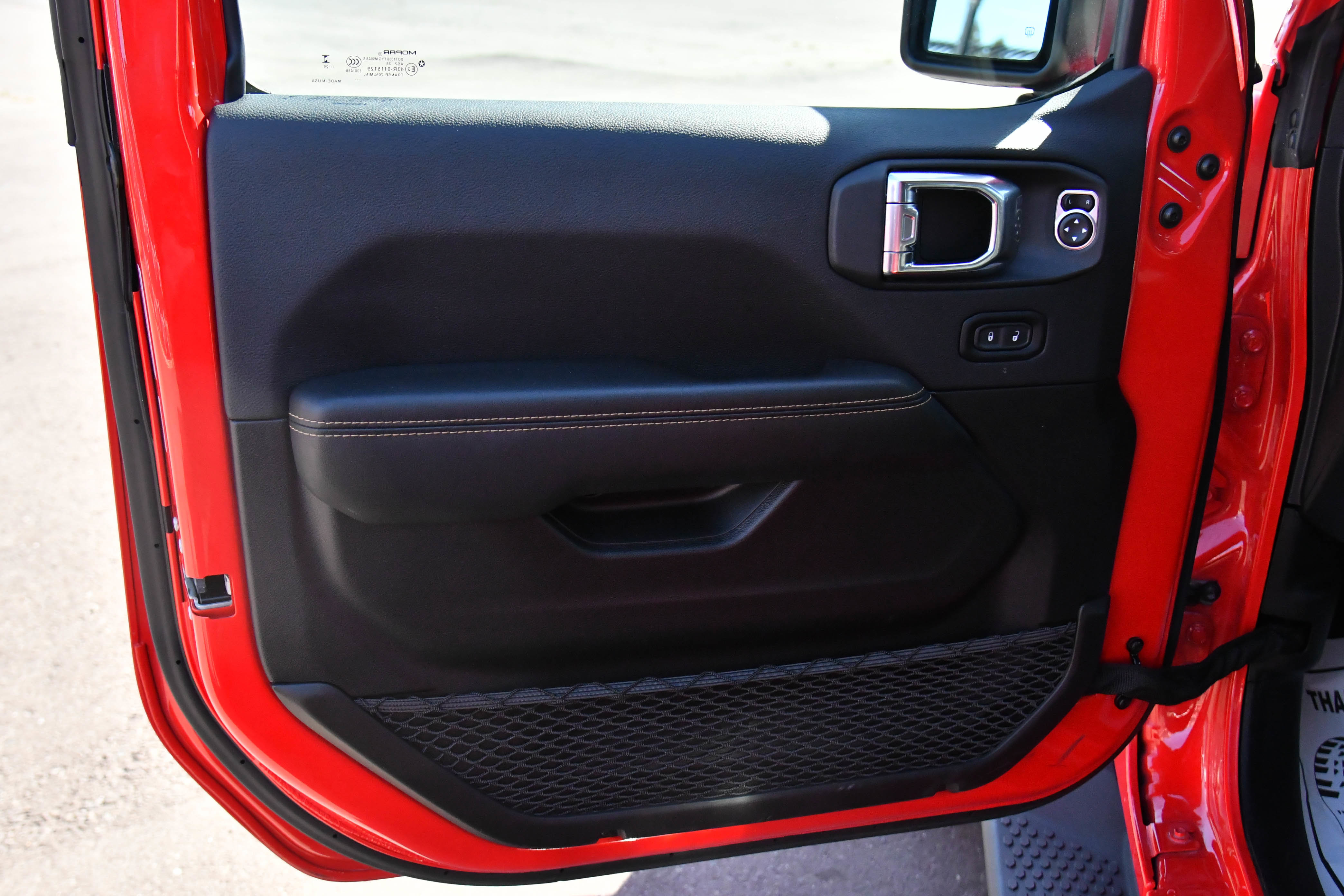 Used 2025 Jeep Wrangler Sahara image 16