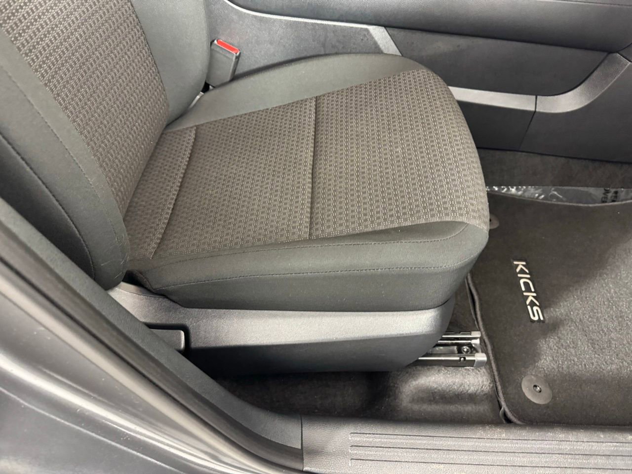 Used 2025 Nissan Kicks S image 31