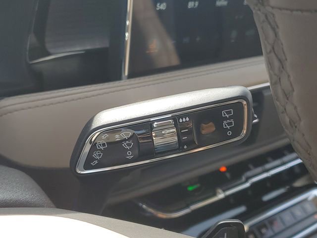 Certified 2024 Lincoln Corsair AWD image 18