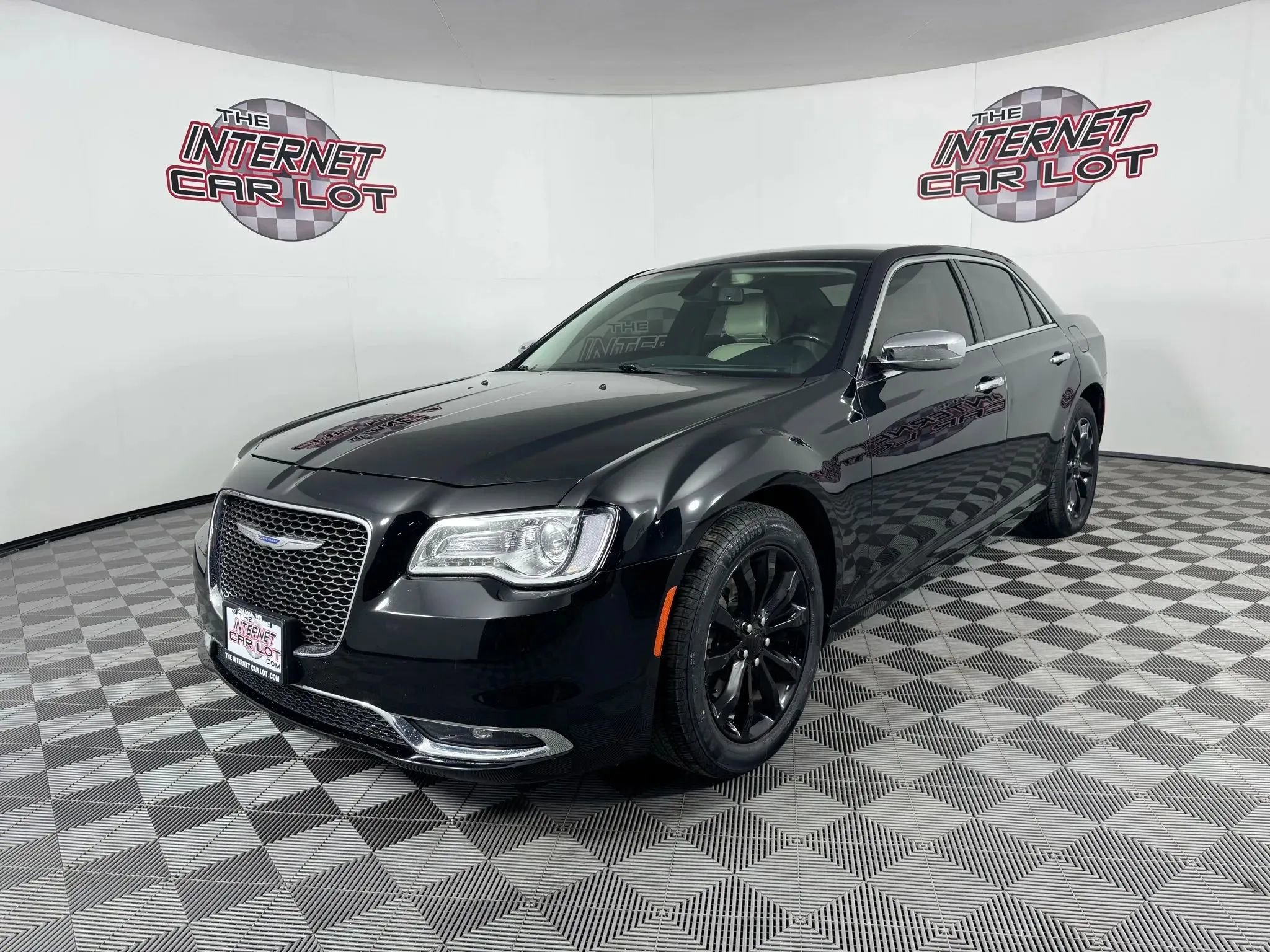 Used 2018 Chrysler 300 Limited image 3
