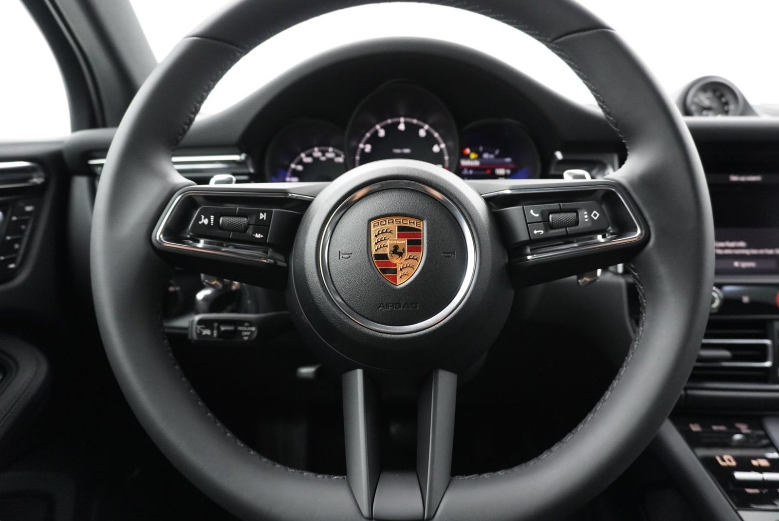 New 2026 Porsche Macan AWD/4WD image 18