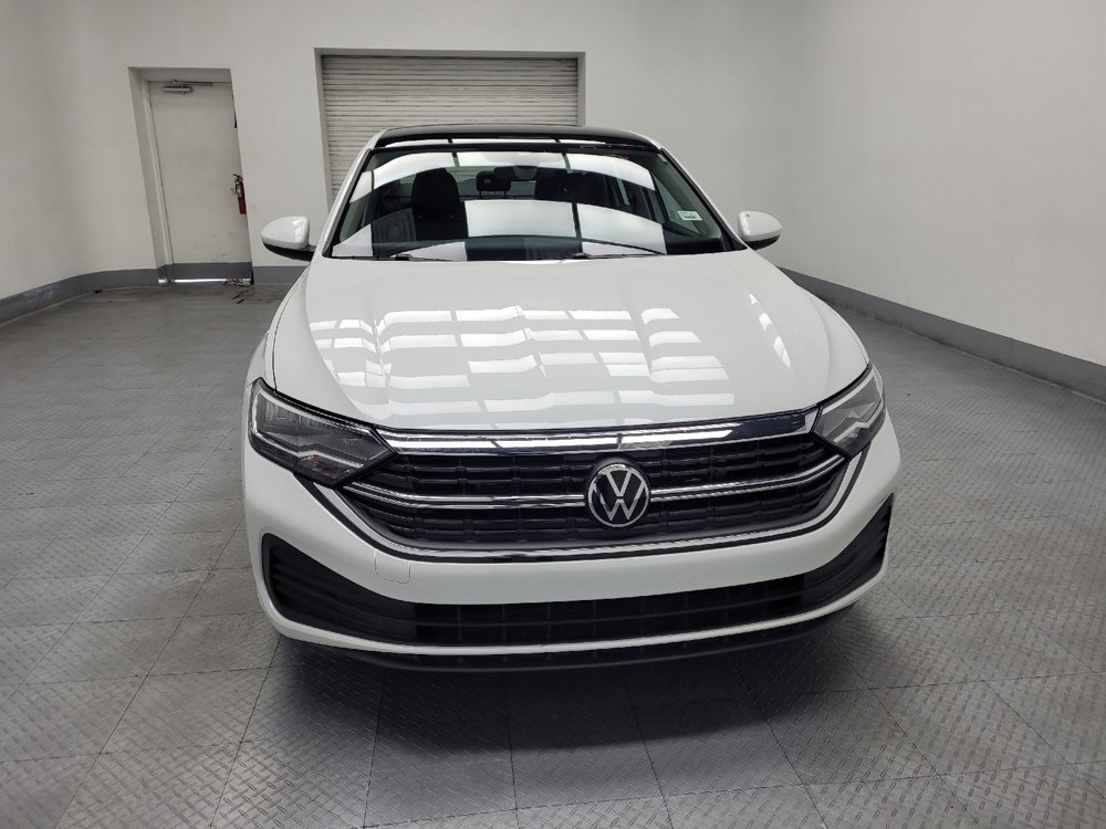 Used 2024 Volkswagen Jetta SE w/ Panoramic Sunroof Package image 14