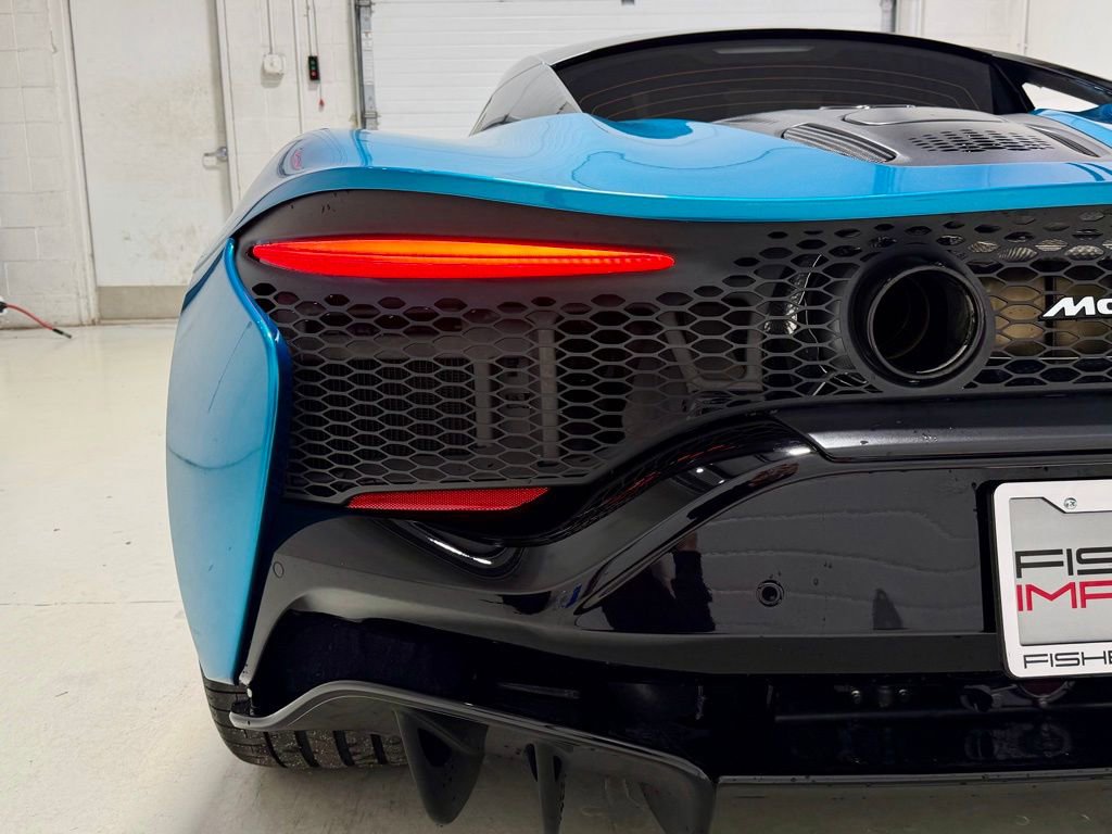 Used 2023 McLaren Artura image 18