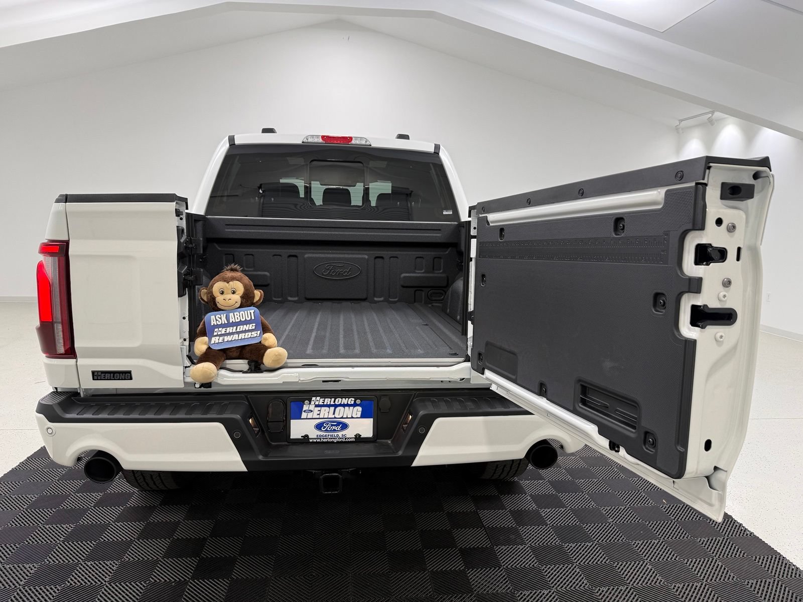 New 2026 Ford F150 Lariat w/ Equipment Group 502A High AWD/4WD image 8