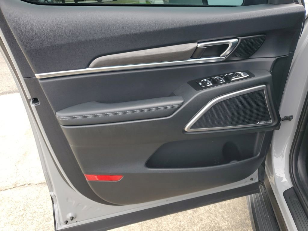 Used 2025 Kia Telluride AWD image 8