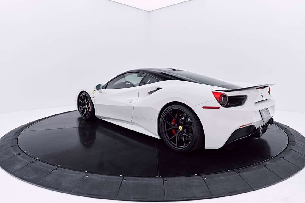 Used 2018 Ferrari 488 GTB RWD image 17