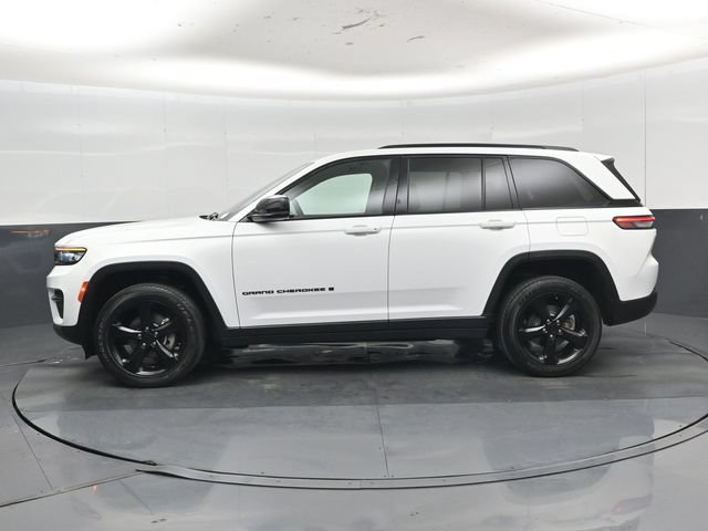 Used 2024 Jeep Grand Cherokee Altitude AWD/4WD image 38