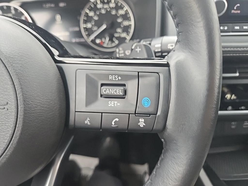 Used 2023 Nissan Rogue SV w/ SV Premium B Package image 18