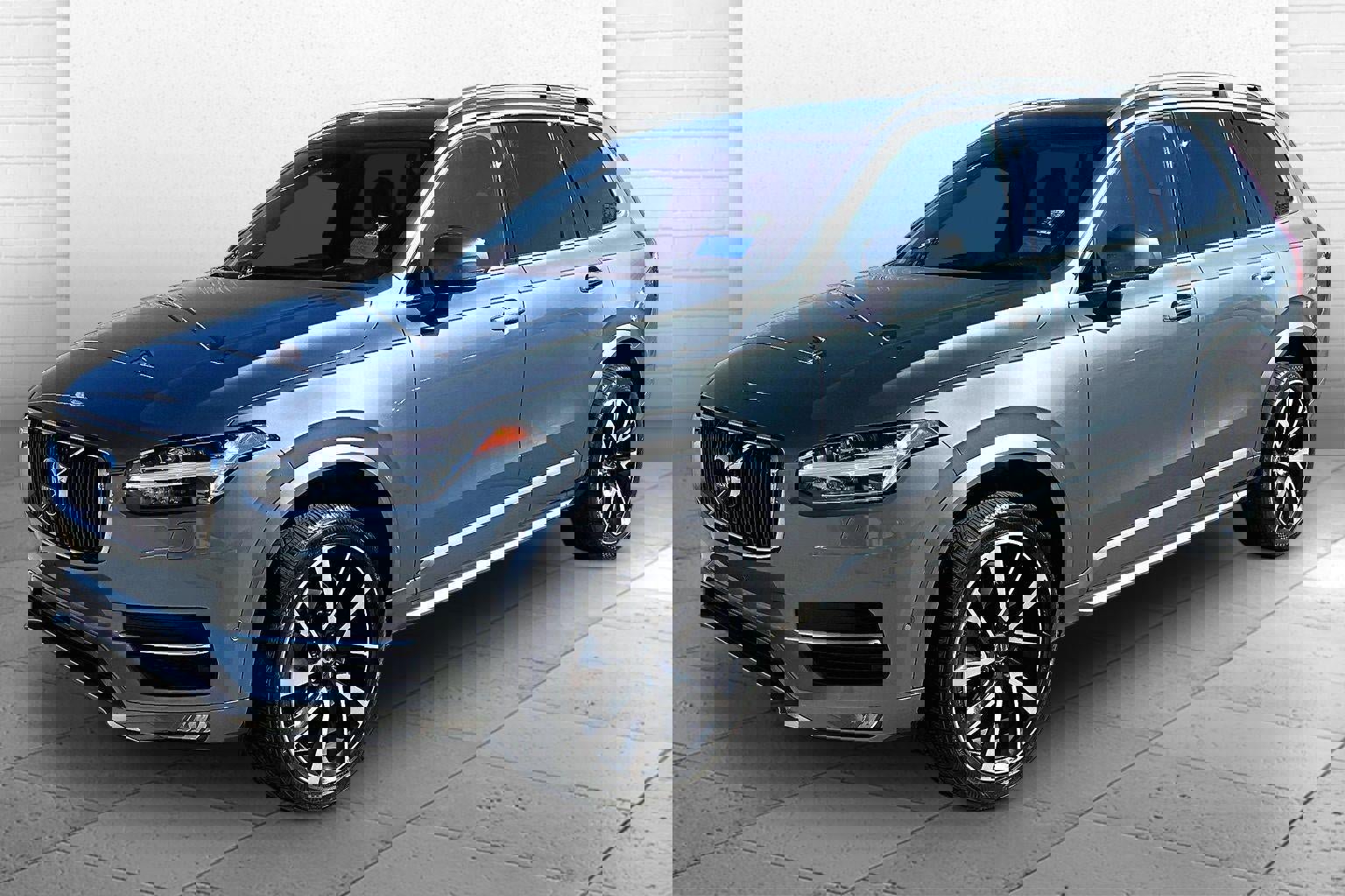 Used 2018 Volvo XC90 T6 Momentum w/ Convenience Package image 3