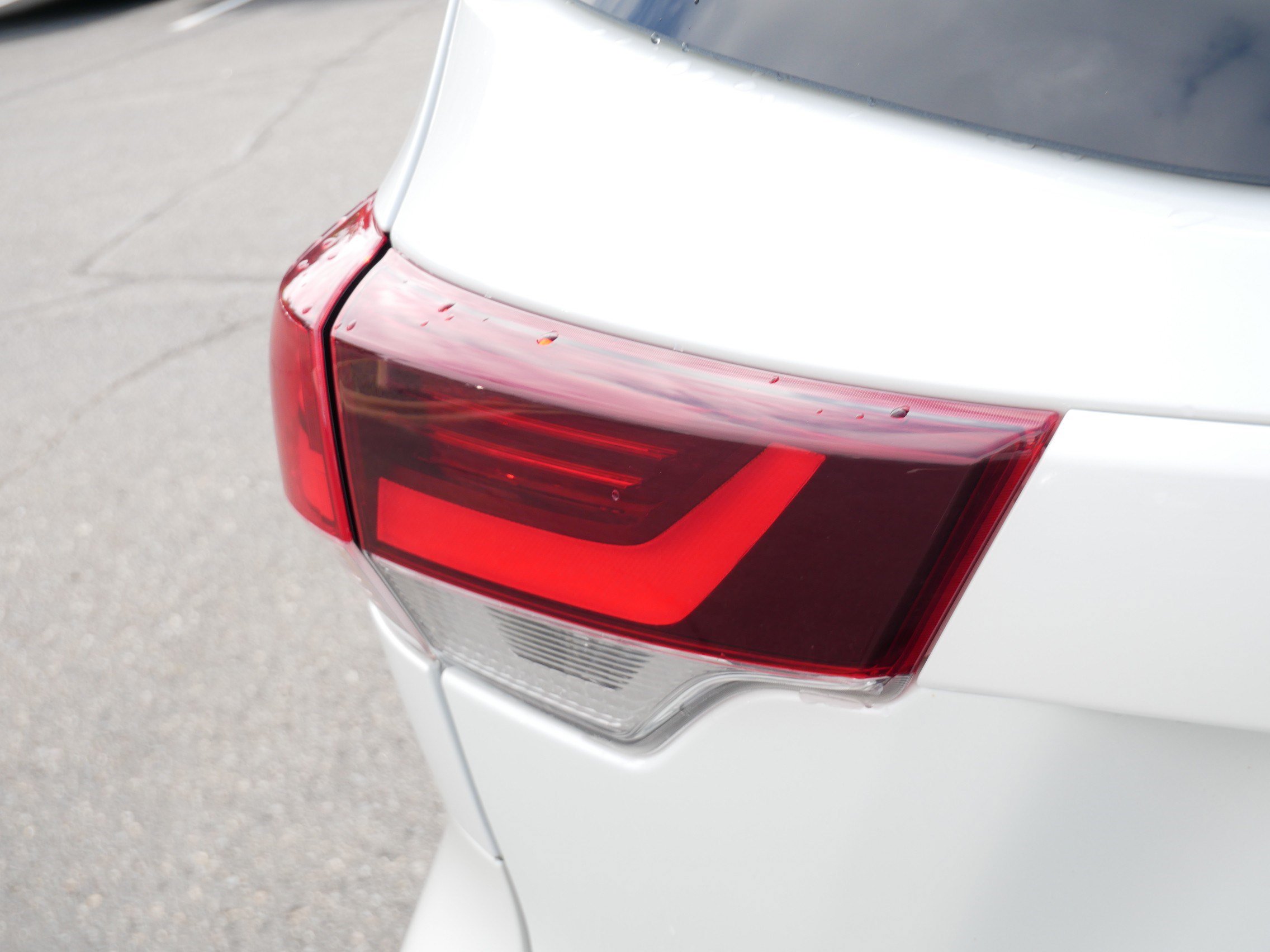 Used 2019 Toyota Highlander SE AWD/4WD image 17