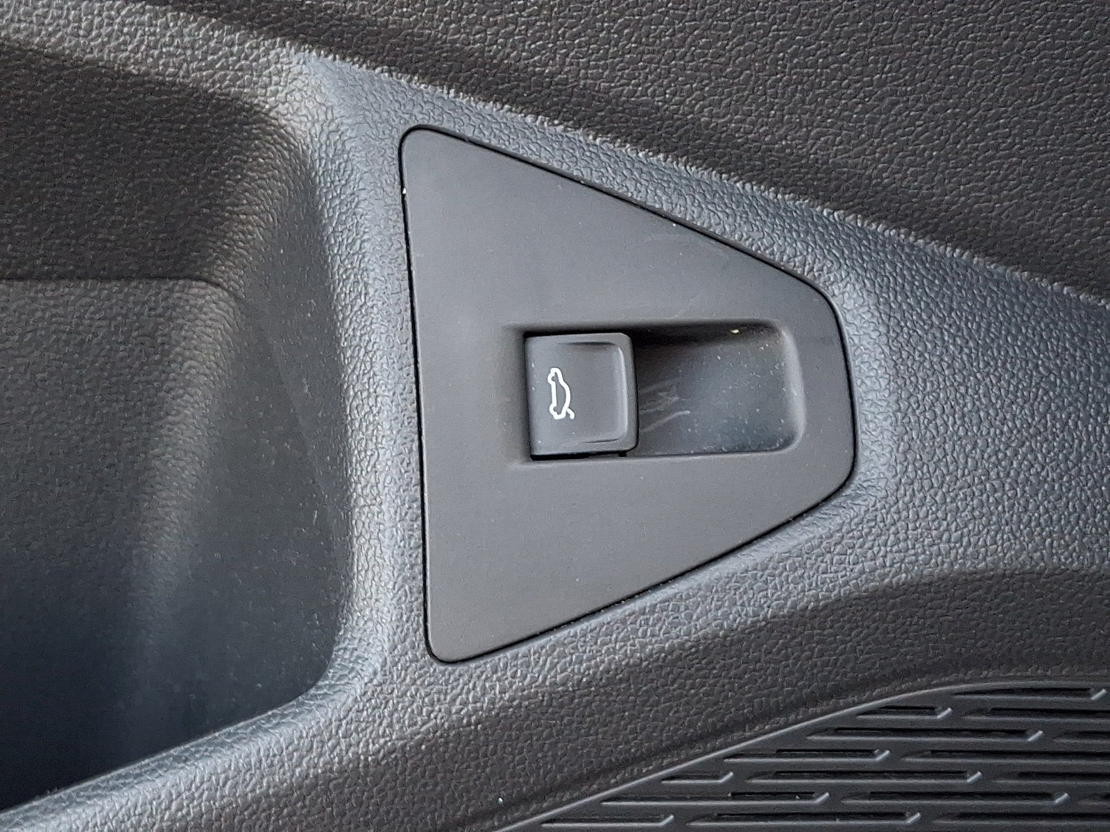 Certified 2025 Volkswagen Jetta S FWD image 25