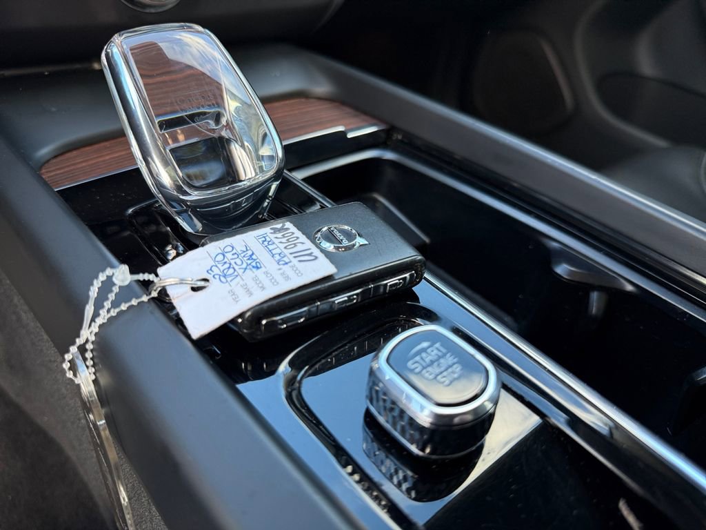 Used 2023 Volvo XC60 B6 Ultimate w/ Protection Package Premier image 29