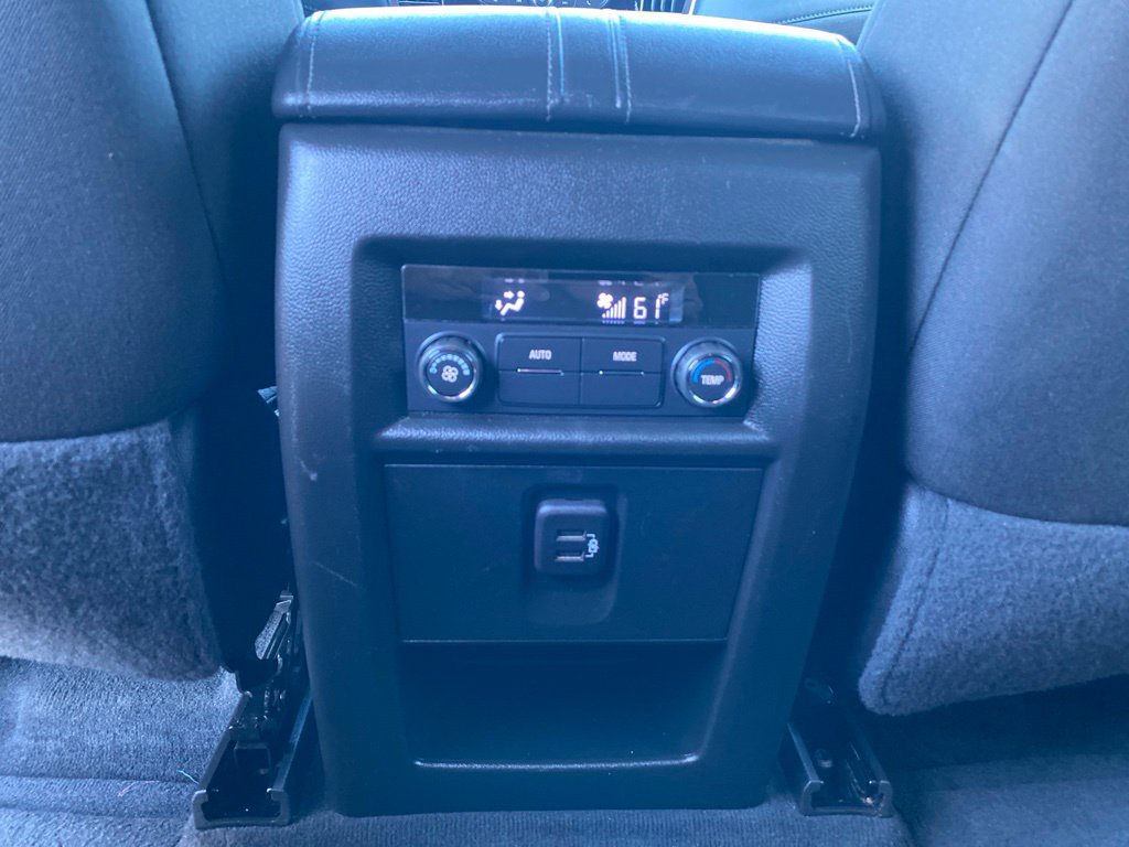 Used 2023 Chevrolet Traverse LT FWD image 28