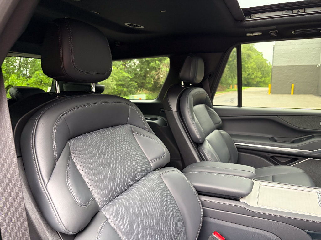 New 2027 Lincoln Navigator Reserve w/ Jet Appearance Package AWD/4WD image 28