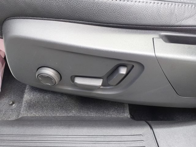 Certified 2026 Volvo XC40 B5 Plus AWD/4WD image 17