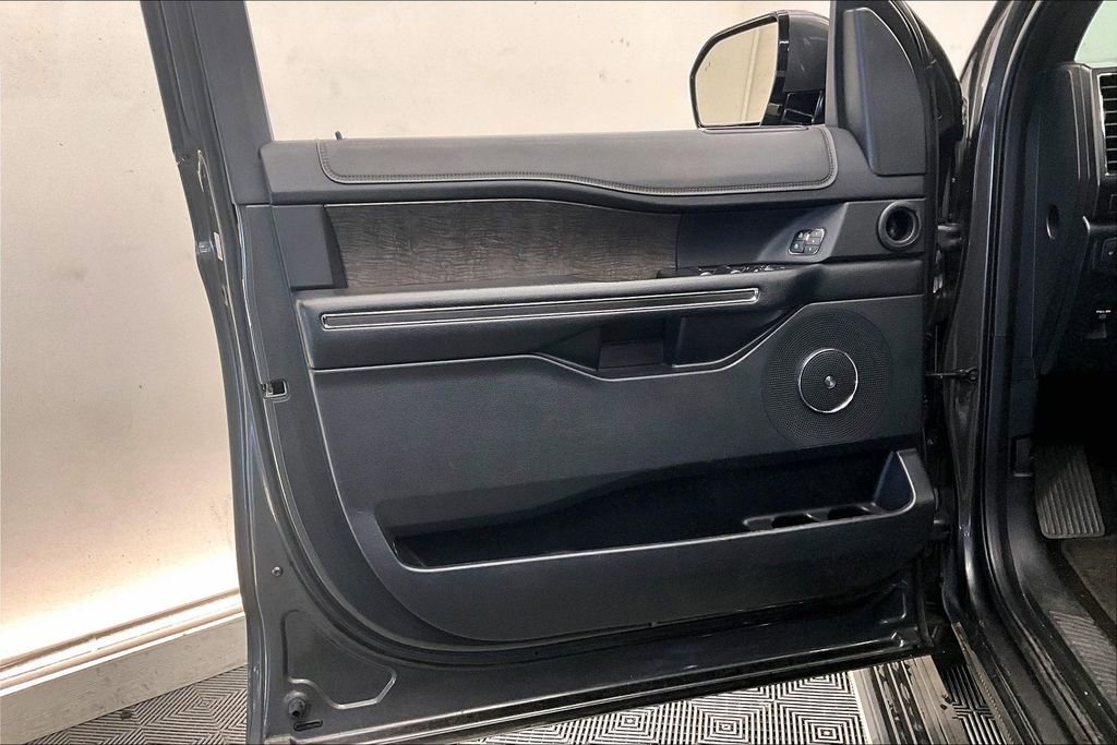 Used 2021 Ford Expedition Max Limited image 24