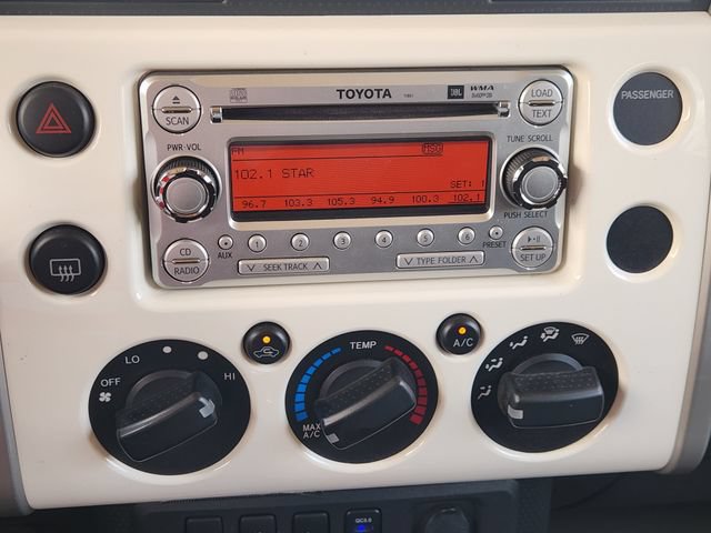 Used 2012 Toyota FJ Cruiser 4WD w/ Upgrade Pkg image 11