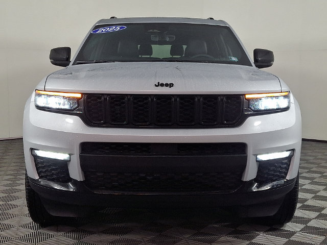 Used 2025 Jeep Grand Cherokee L Limited w/ Black Appearance Package AWD/4WD image 5