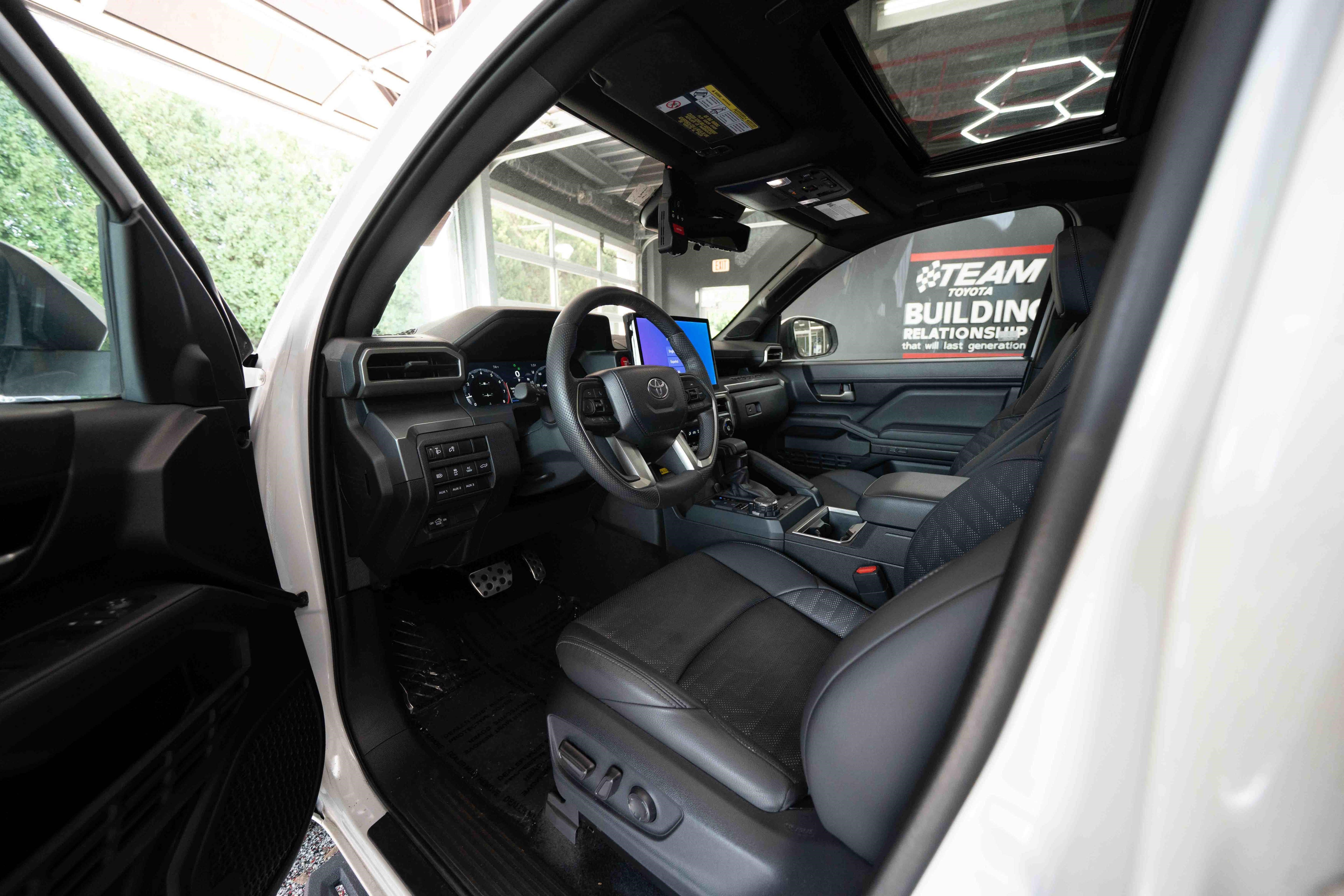 Used 2024 Toyota Tacoma TRD Sport w/ TRD Sport Premium Package AWD/4WD image 8