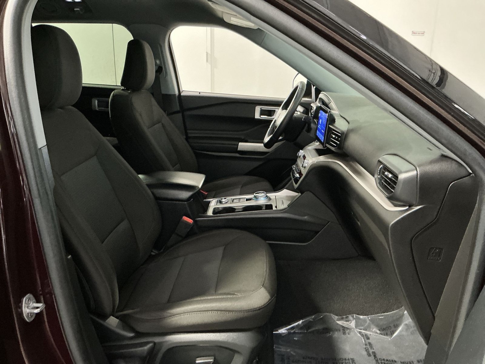 Used 2023 Ford Explorer XLT AWD/4WD image 26
