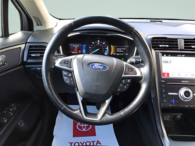 Used 2019 Ford Fusion Energi Titanium FWD image 11
