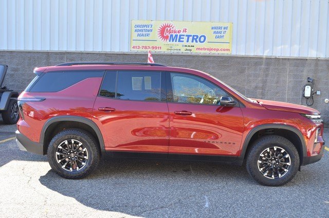 Used 2024 Chevrolet Traverse Z71 w/ Enhanced Driving Package image 9