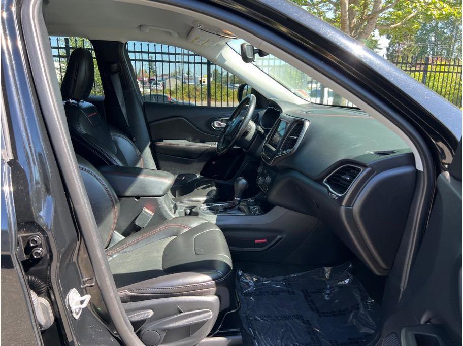 Used 2020 Jeep Cherokee Trailhawk w/ Cold Weather Group image 25