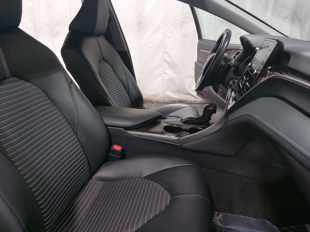Used 2022 Toyota Camry SE image 10