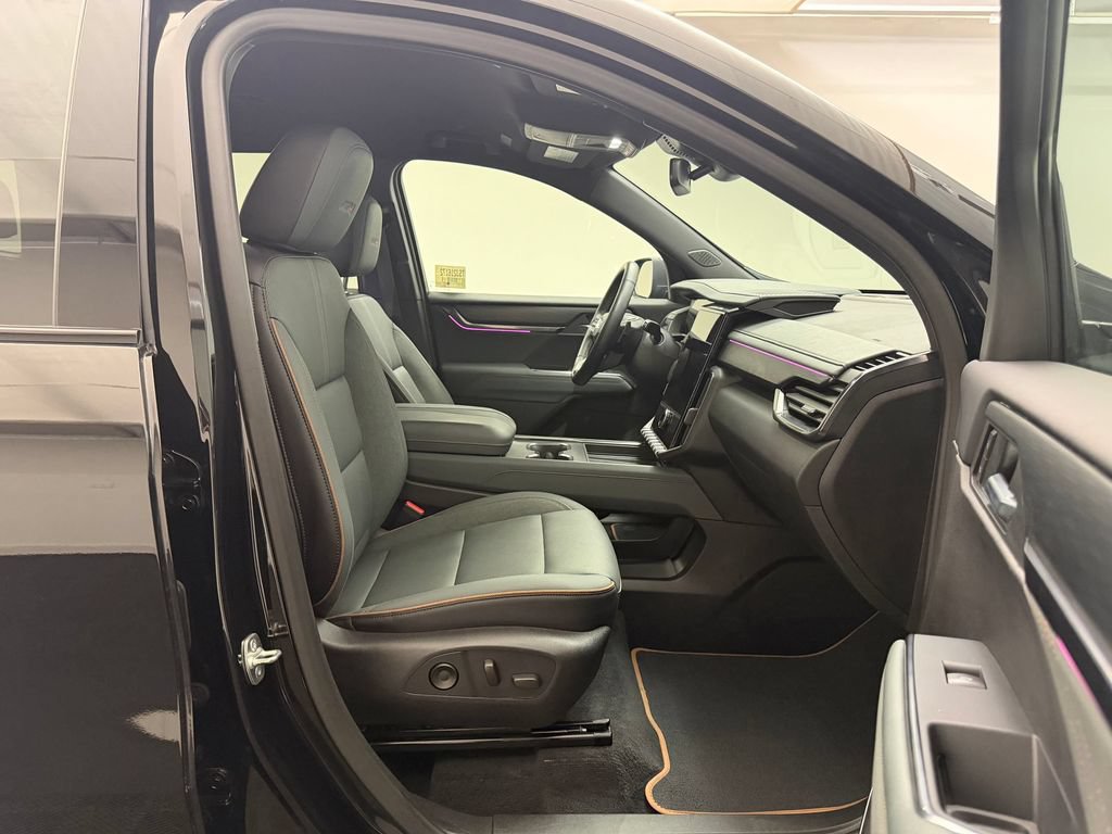 Used 2025 GMC Acadia AT4 AWD/4WD image 27