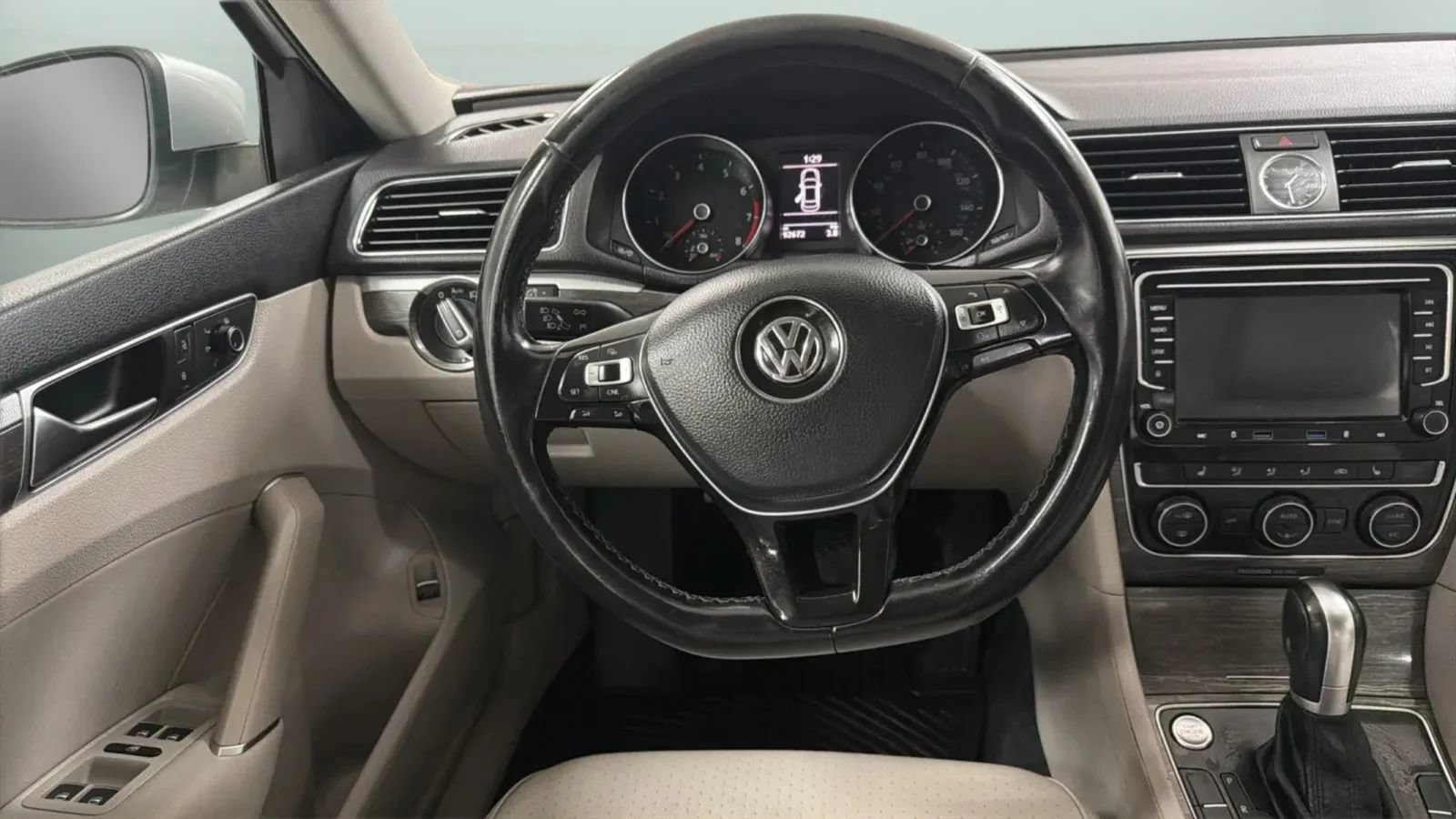 Used 2017 Volkswagen Passat 1.8T SE FWD image 10
