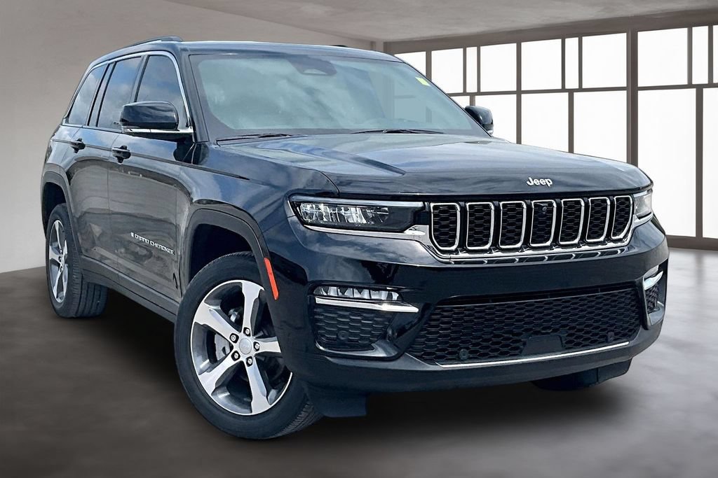 Used 2023 Jeep Grand Cherokee Limited w/ Luxury Tech Group II RWD image 3