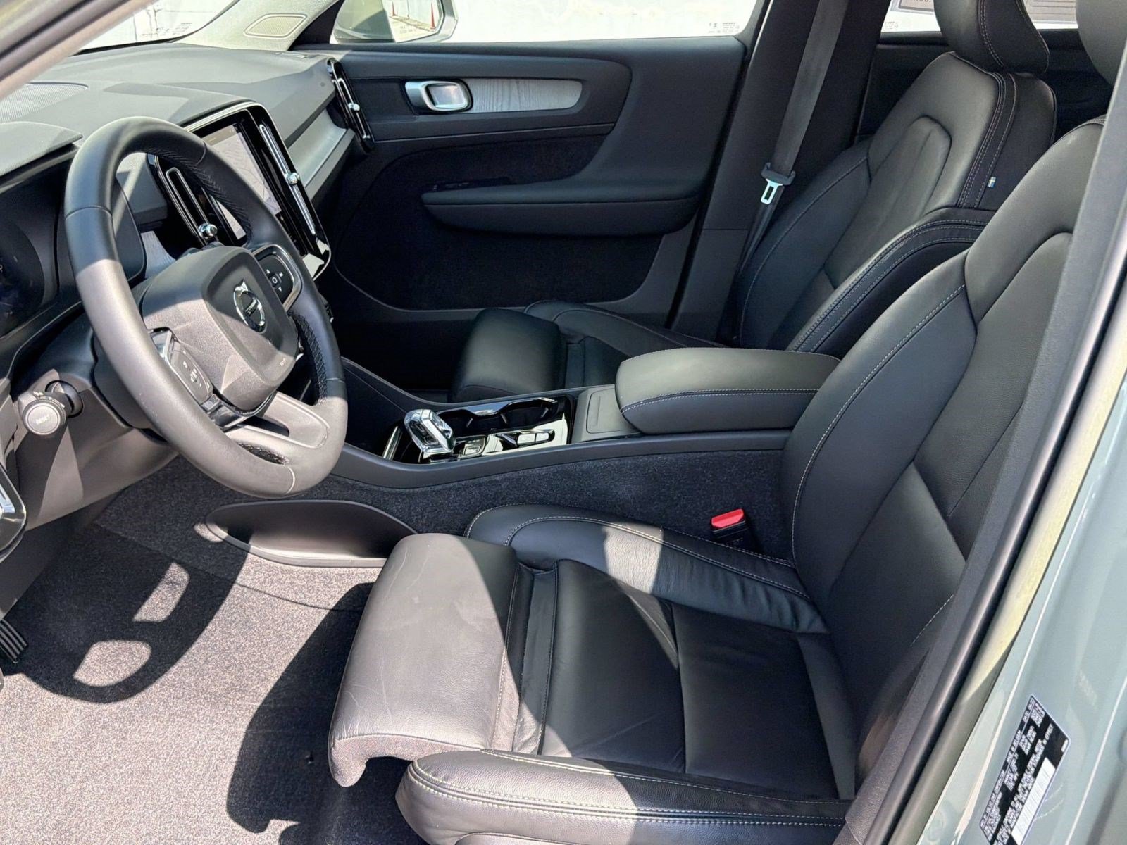 Certified 2023 Volvo XC40 B5 Plus w/ Protection Package Premier AWD/4WD image 5