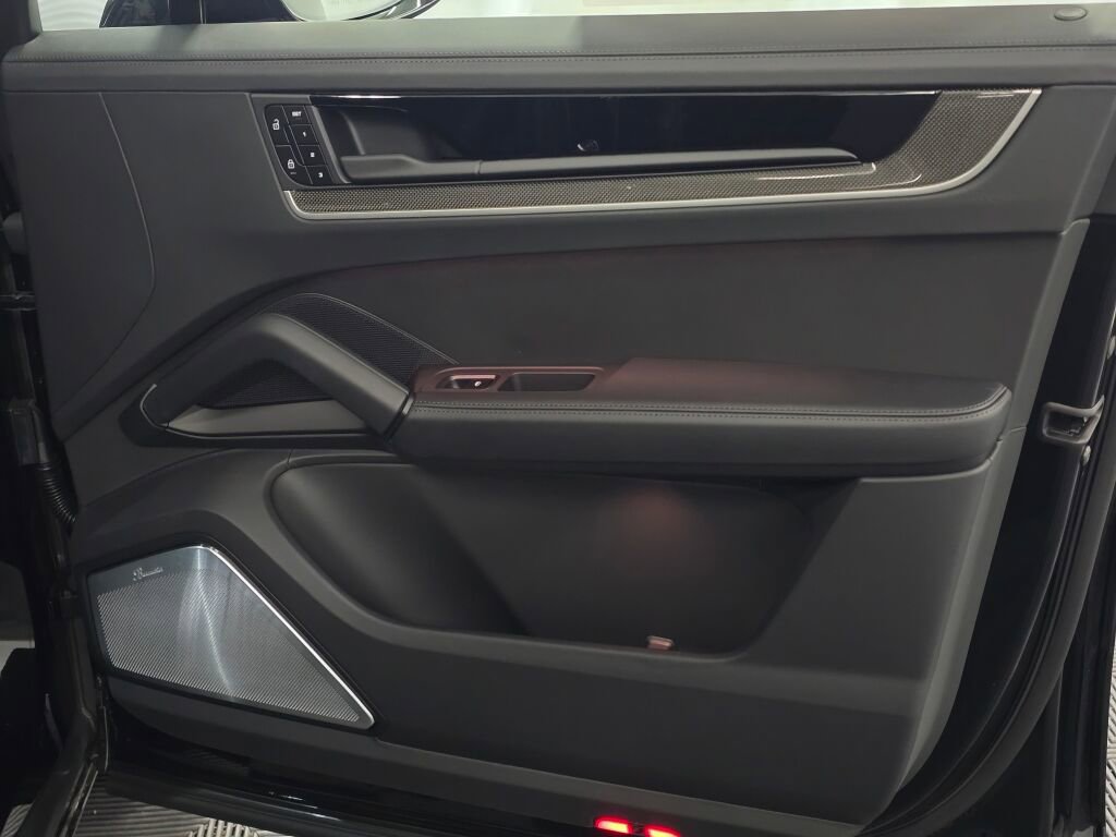 New 2026 Porsche Cayenne Turbo AWD/4WD image 28