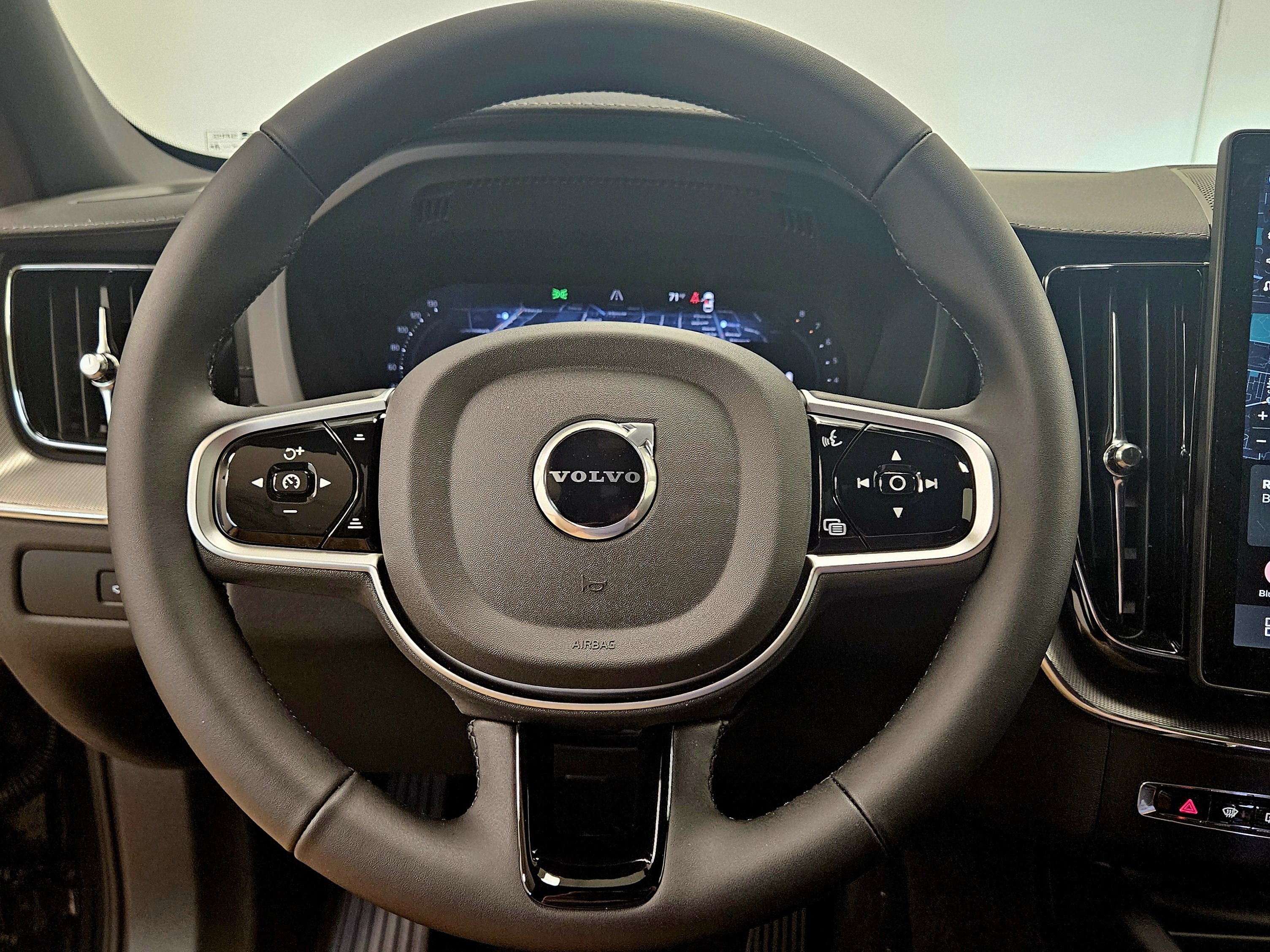 New 2026 Volvo XC60 B5 Ultra w/ Climate Package image 45