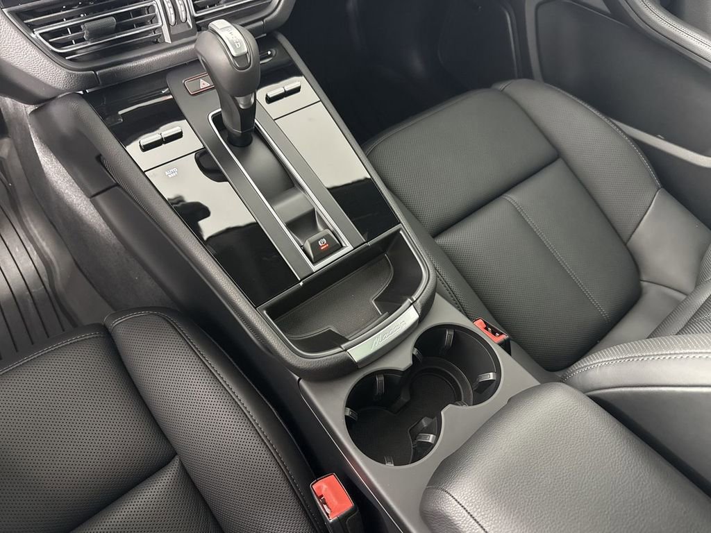 New 2026 Porsche Macan AWD/4WD image 32