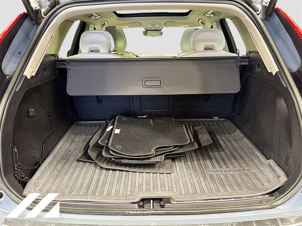 Used 2022 Volvo XC60 B6 Inscription w/ Advanced Package image 29
