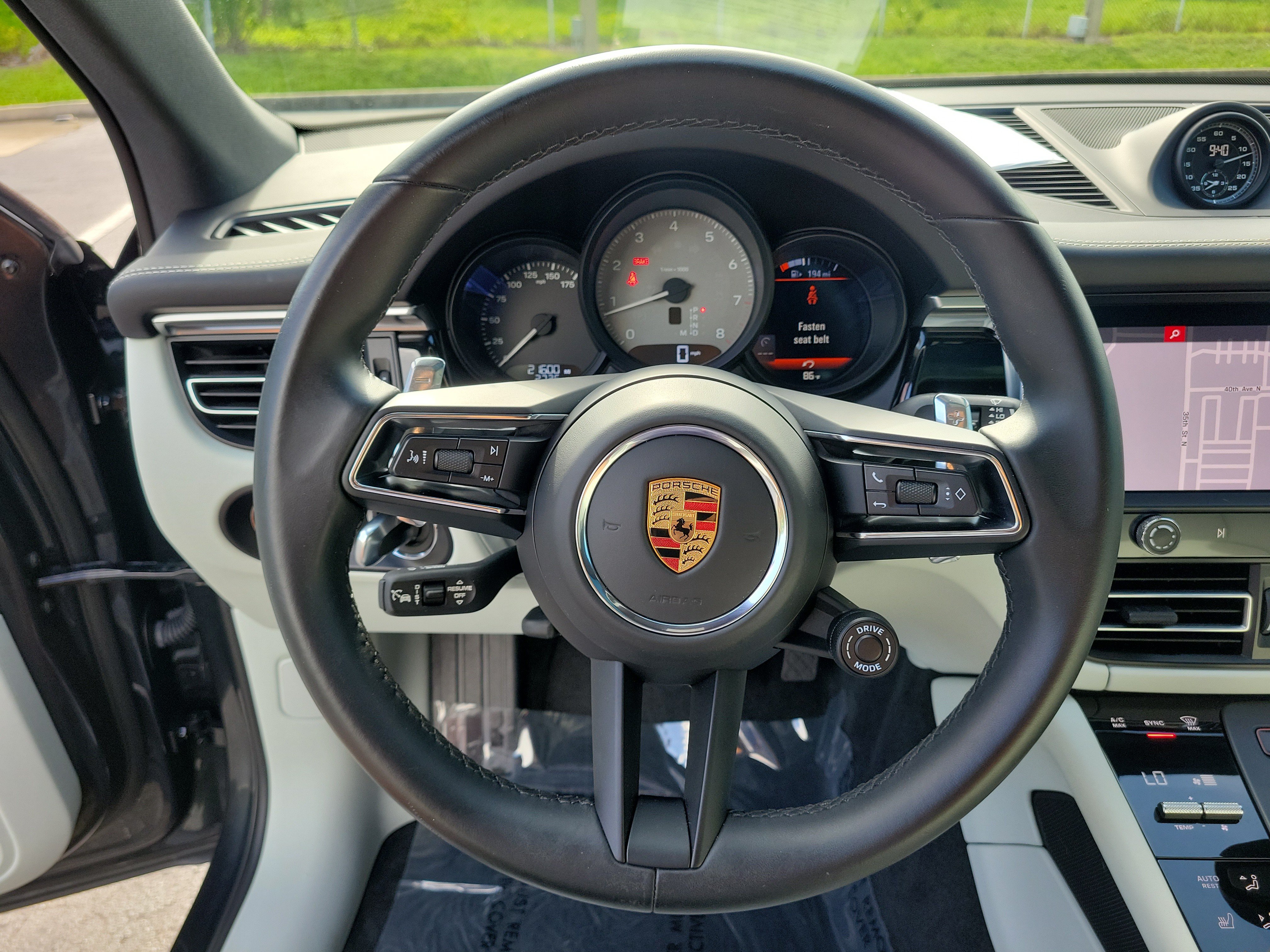 Used 2024 Porsche Macan S AWD/4WD image 30
