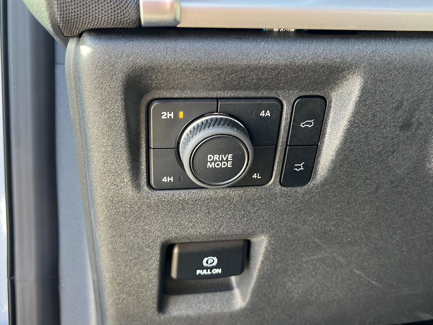 Used 2025 Ford Expedition Active image 12