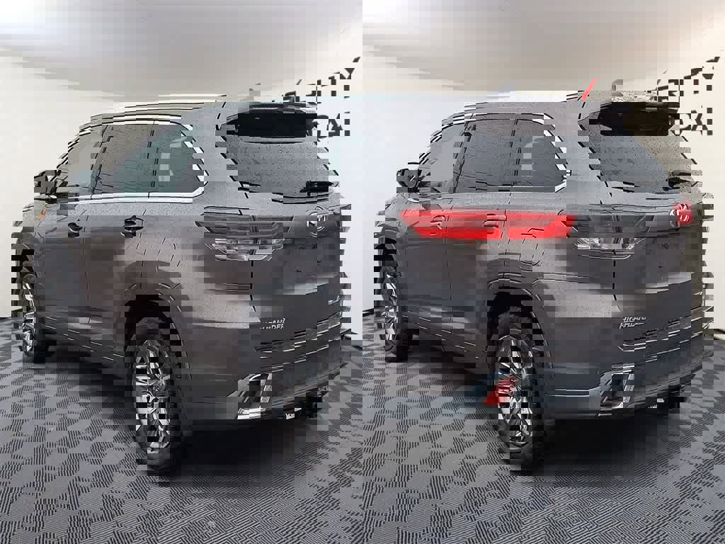 Used 2017 Toyota Highlander Limited Platinum image 6